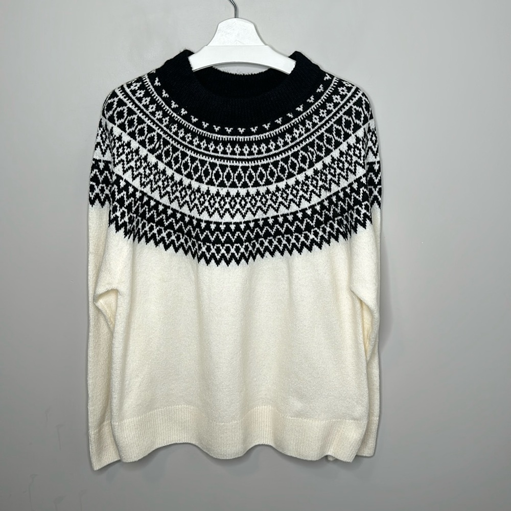 Suzy Shier Cream and Black Crew Neck Knit Sweater